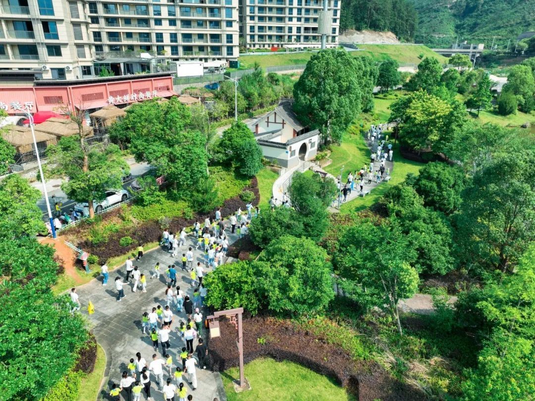  松溪：亲子跑迎两节 “悦”运动越健康