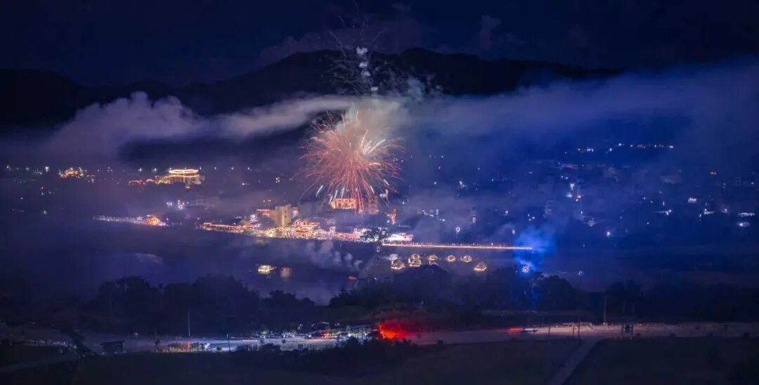  松溪：璀璨烟花点亮中秋佳节