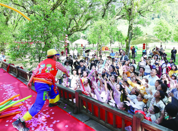  闽北日报头版刊发：“五一”松溪近郊游火热